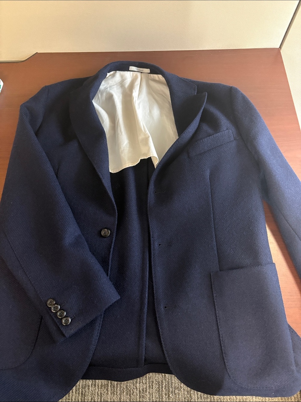 Velasca Badolato - Dark blue
100% Shetland Wool
Men's Blazer Jacket